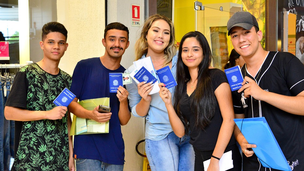 Jovem aprendiz tem direito a décimo terceiro? Conheça direitos e deveres