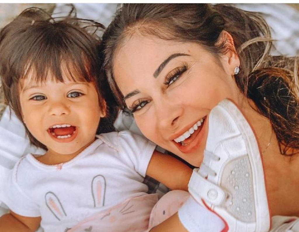 Mayra Cardi Ex Arthur Aguiar Mostra Bom Momento Com Sua Filha E Fas Derretem