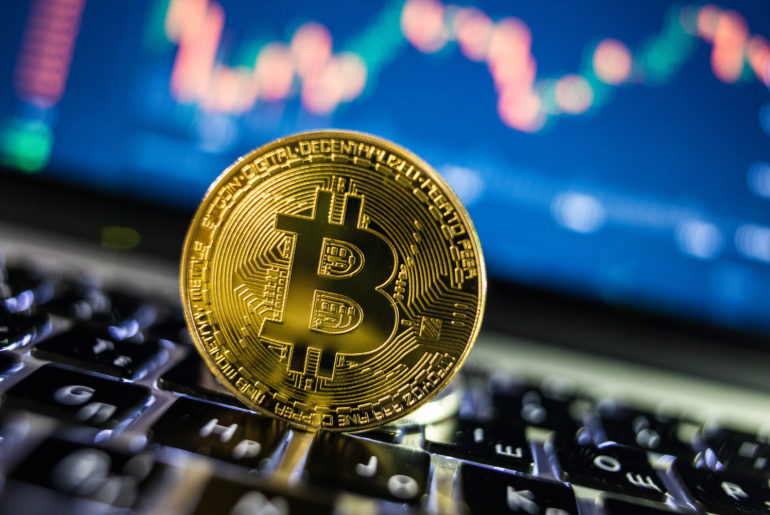 Quanto vale 1 bitcoin em real hoje? Criptomoeda chega a R$ 100 mil e anima investidores