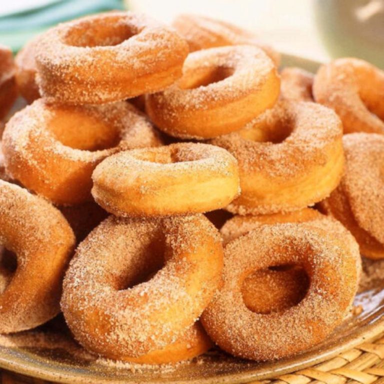 Rosca caseira de leite condensado e canela