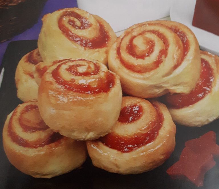 Rosca com recheio de goiabada