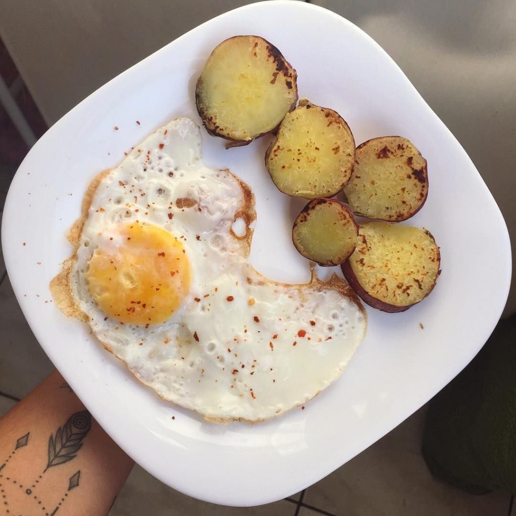 Batata doce com ovos simples e saboroso; receita prática e saudável