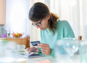 Vale a pena ter um cartão de crédito no Brasil? Compare