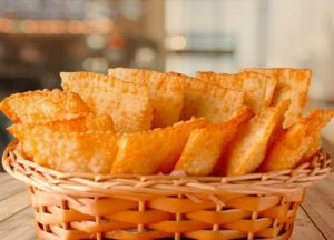 Aprender como fazer pastel de carne pode render um belo lanche