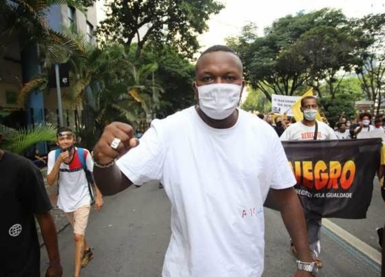 Dia da Consciência Negra: João Beto, homem morto por seguranças do Carrefour, é lembrado em protesto na capital mineira