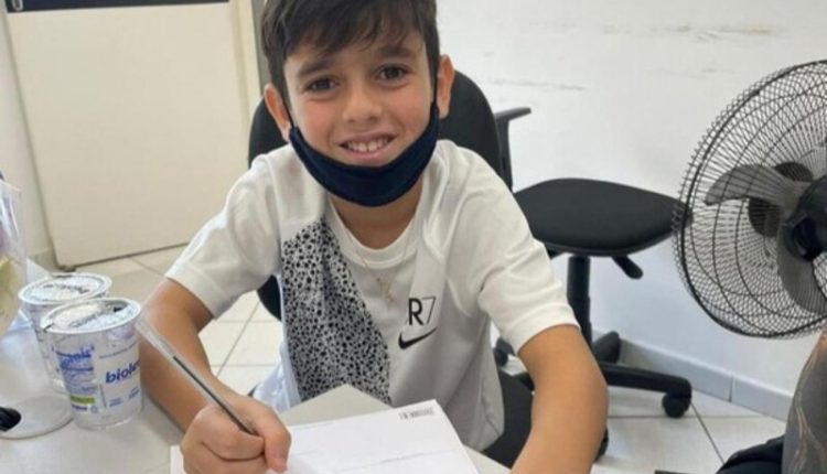 Filho do lateral Fagner assina contrato com o Corinthians / reprodução: @Globo.com