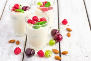 Vitamina com iogurte caseiro de frutas