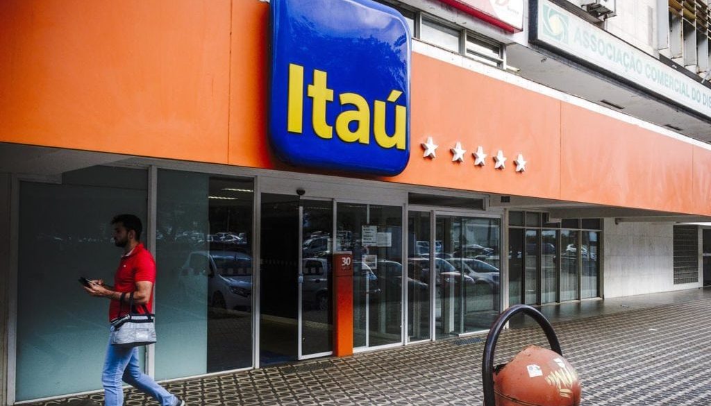 itau-vagas-banco-oferece-oportunidades-de-emprego-e-estagio-no-brasil