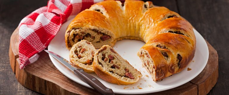 pão recheado com calabresa e cebola