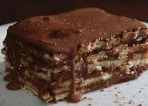 O pavê de chocolate é uma sobremesa bastante popular e simples de fazer