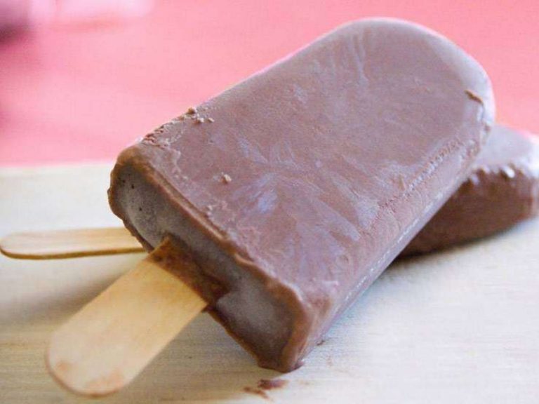 Picolé de chocolate