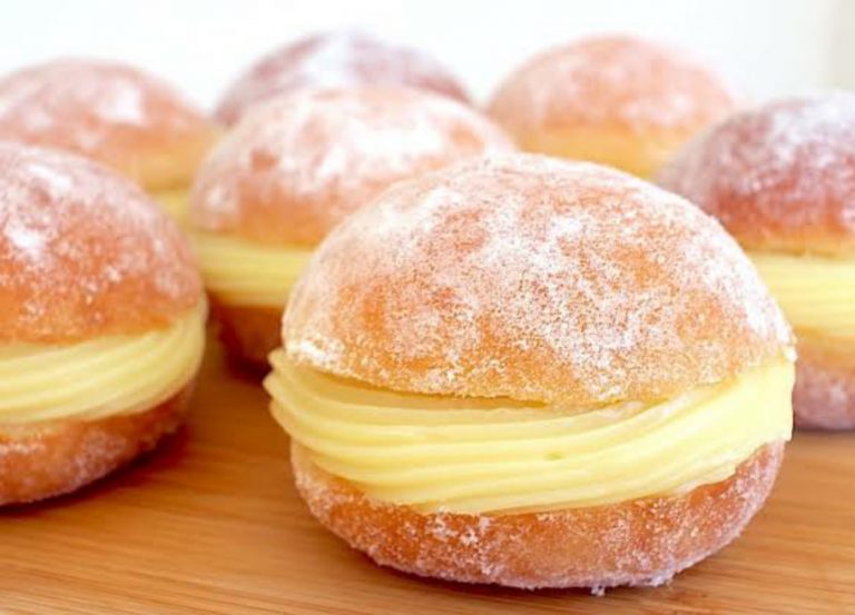 A receita de sonho igual de padaria é simples e rápida de fazer