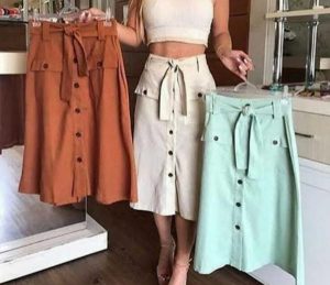 Conheça as versões da saia midi e aprenda a combiná-las