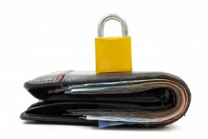 Seguro proteção de preço Nubank é benefício desconhecido no cartão; saiba mais