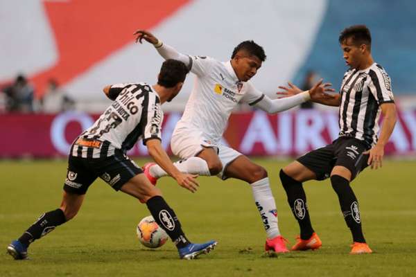 Após consulta a Conmebol, Santos não poderá ter o Técnico Cuca nesta Terça / reprodução: @Lance