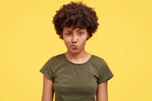 O contrato de experiência é uma espécie de documento que visa regular uma relação trabalhista temporária.