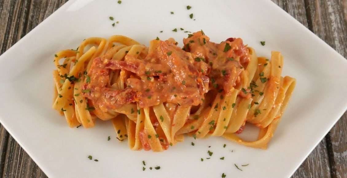 Macarrão Cremoso Ao Molho Simples De Tomate: Receita Simples Para O Jantar