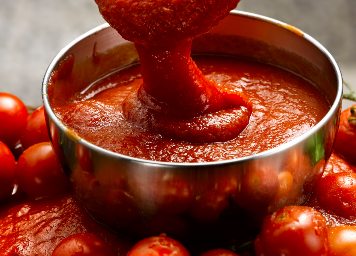 Quem resiste a uma boa massa com um molho de tomate caseiro fresquinho? Vale a pena fazer essa fácil receita
