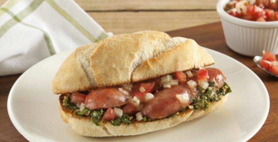 Descubra receita fácil do famoso pão com linguiça e vinagrete: confira ...