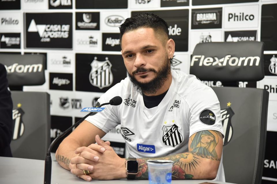 Pará vira líder no Santos /Reprodução: @Torcedores