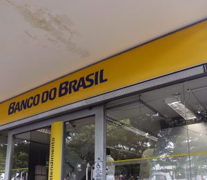 Funcionários do Banco do Brasil fazem greve em protesto a demissões