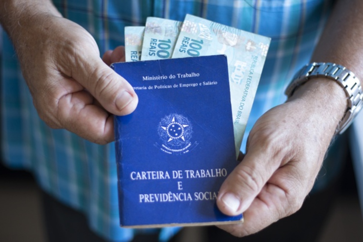 O décimo terceiro salário é um bônus ou reembolso? Entenda
