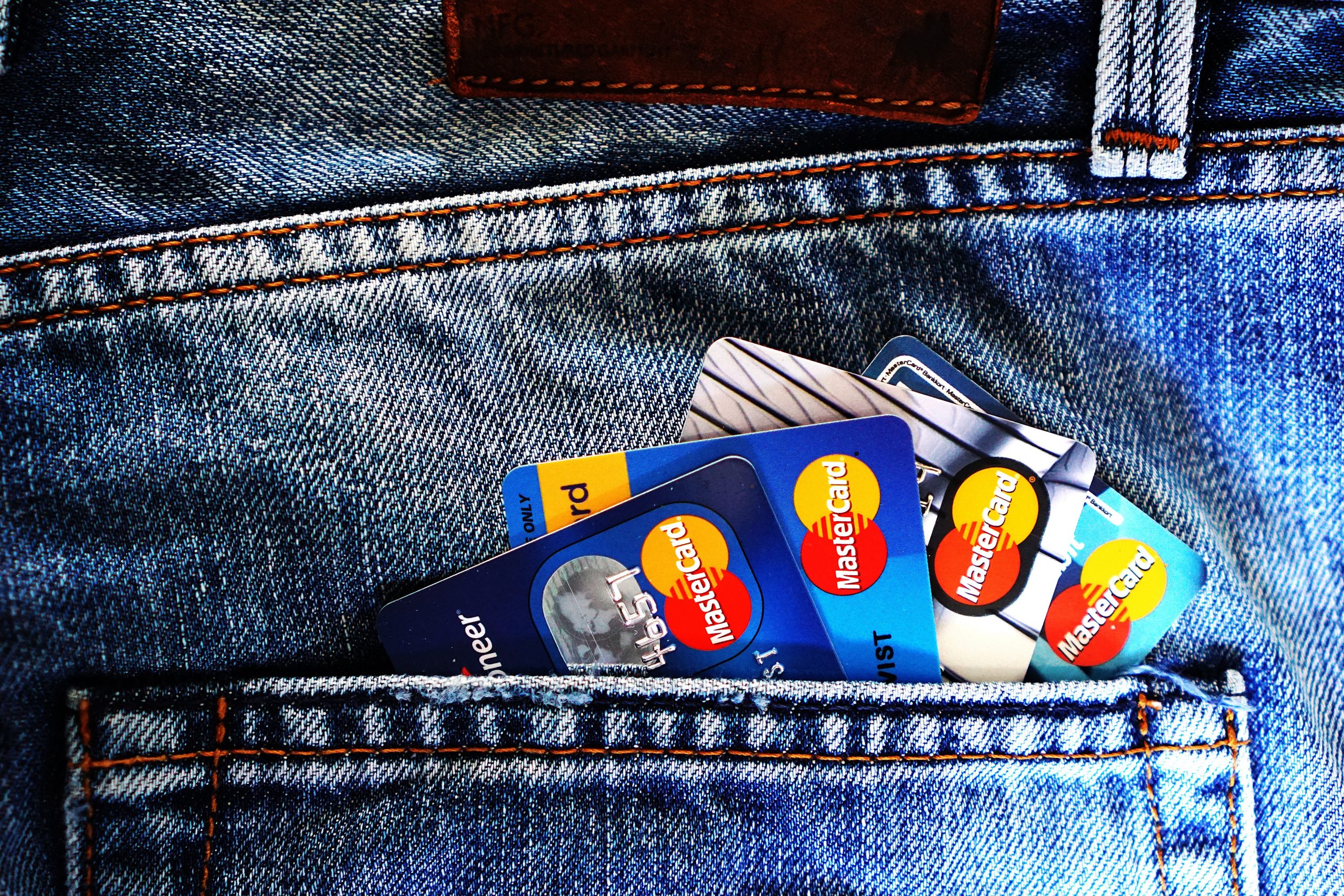 Mastercard Gold oferece benefícios de seguros em compras; veja como funciona