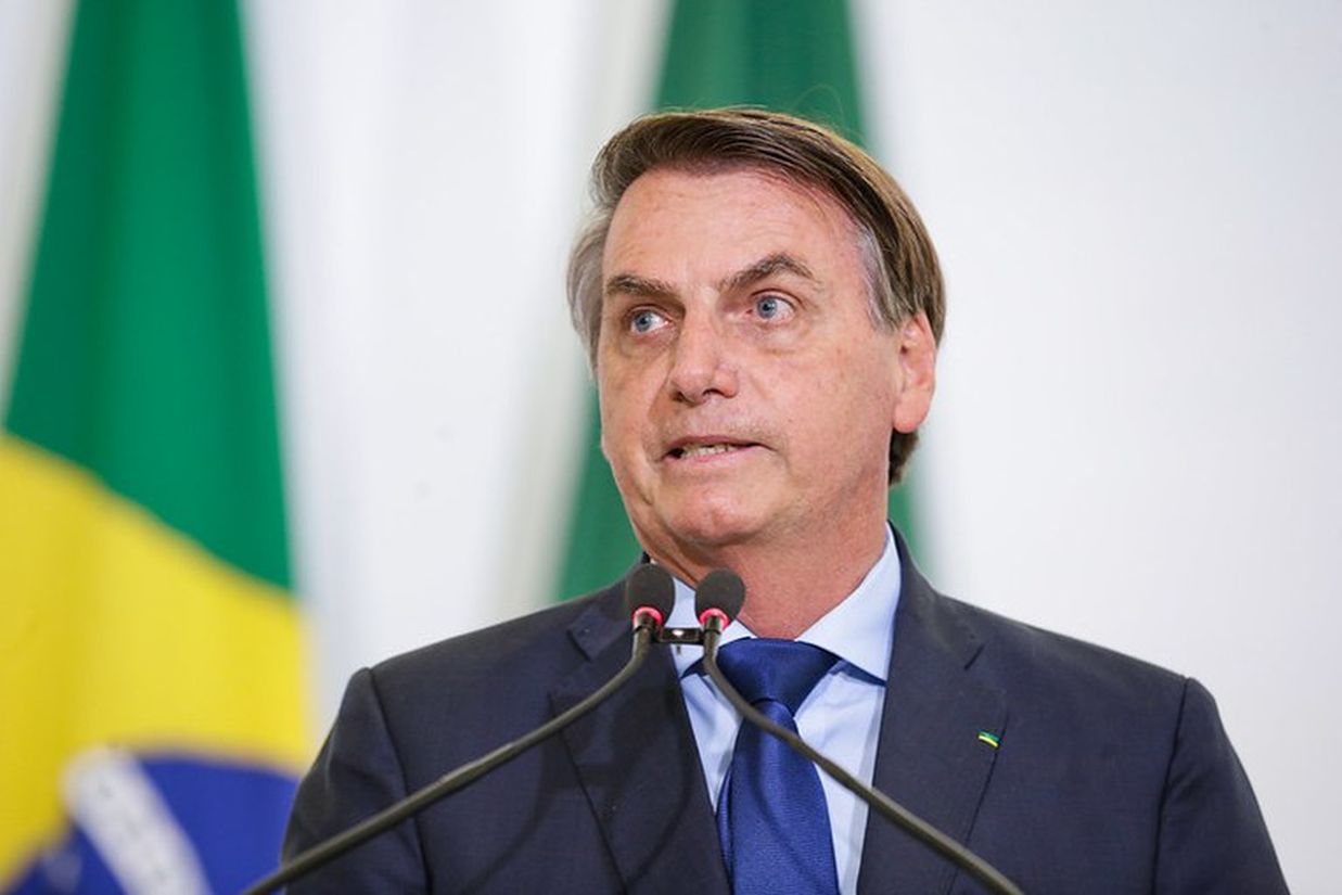 Bolsonaro promete aumentar Bolsa Família