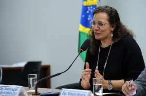 Deputada volta a criticar Bolsonaro após o Butantan suspender produção da vacina CoronaVac