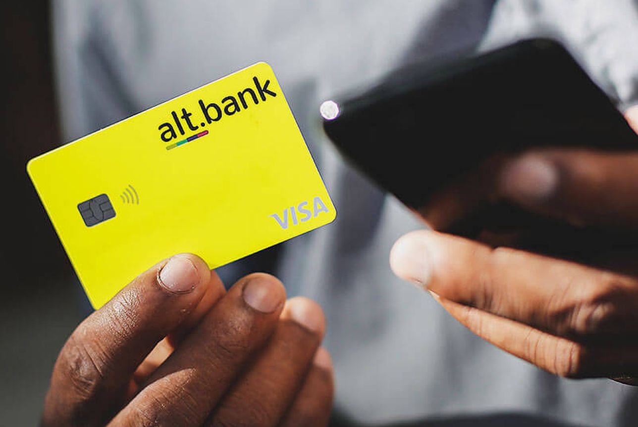 Alt.Bank oferece cartão de crédito e conta digital para negativados