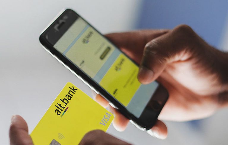 Alt.Bank oferece cartão de crédito e conta digital para negativados