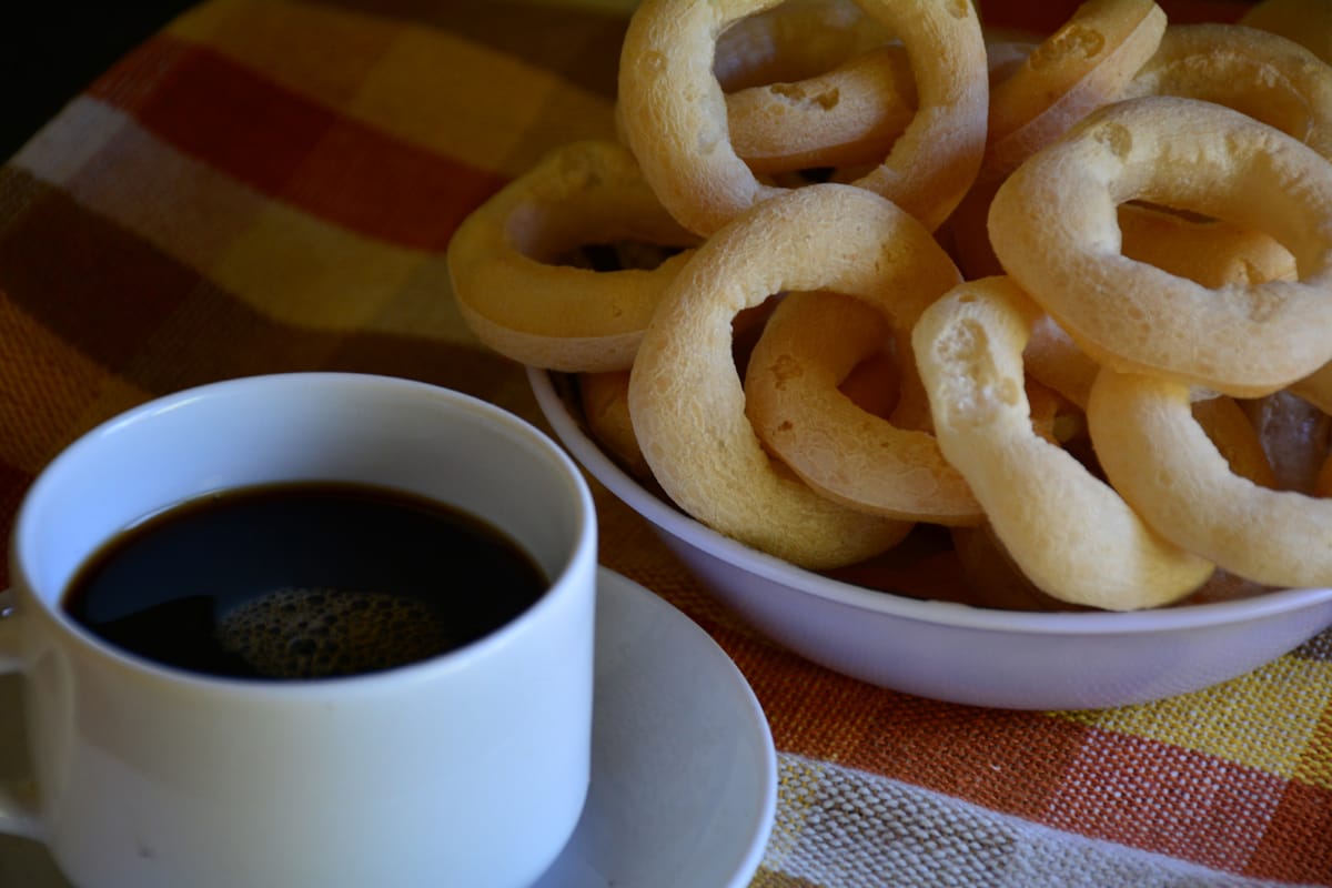 Biscoito assado de polvilho para o café da manhã prato típico