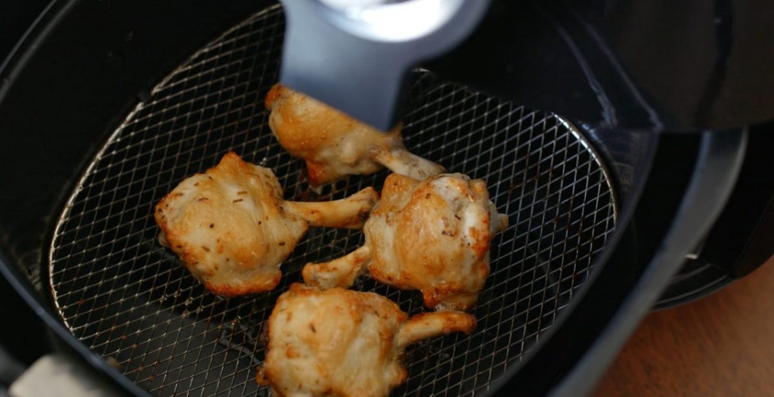 Coxinhas de frango preparadas na Air Fryer: conheça uma receita simples e sem bagunça na cozinha