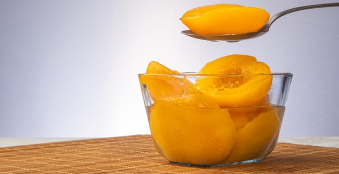 3 receitas de sobremesa com pêssego em calda para servir para a família
