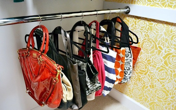 Como organizar bolsas: veja dicas de como arrumar no guarda-roupas pequeno