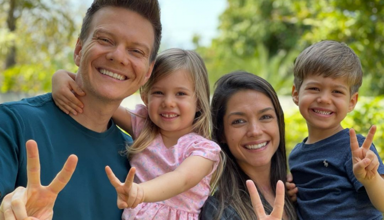 Thaís Fersoza, Michel Teló e família - Imagem Reprodução Instagram