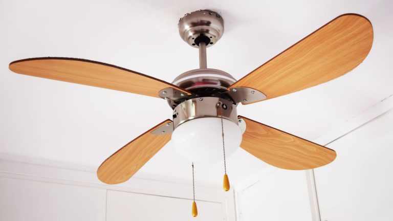 Saiba como limpar ventilador com saco de lixo e deixar livre de gordura; conheça também outras alternativas