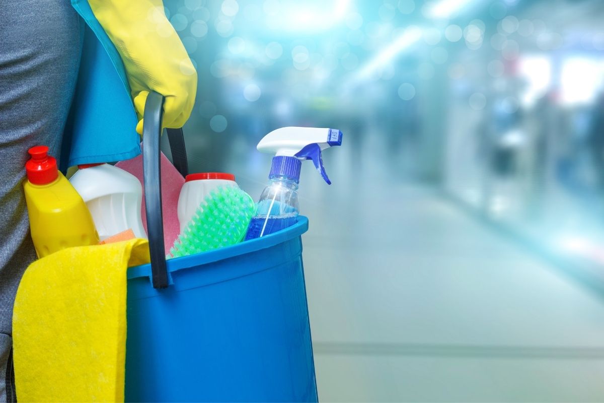 dicas para economizar em produtos de limpeza