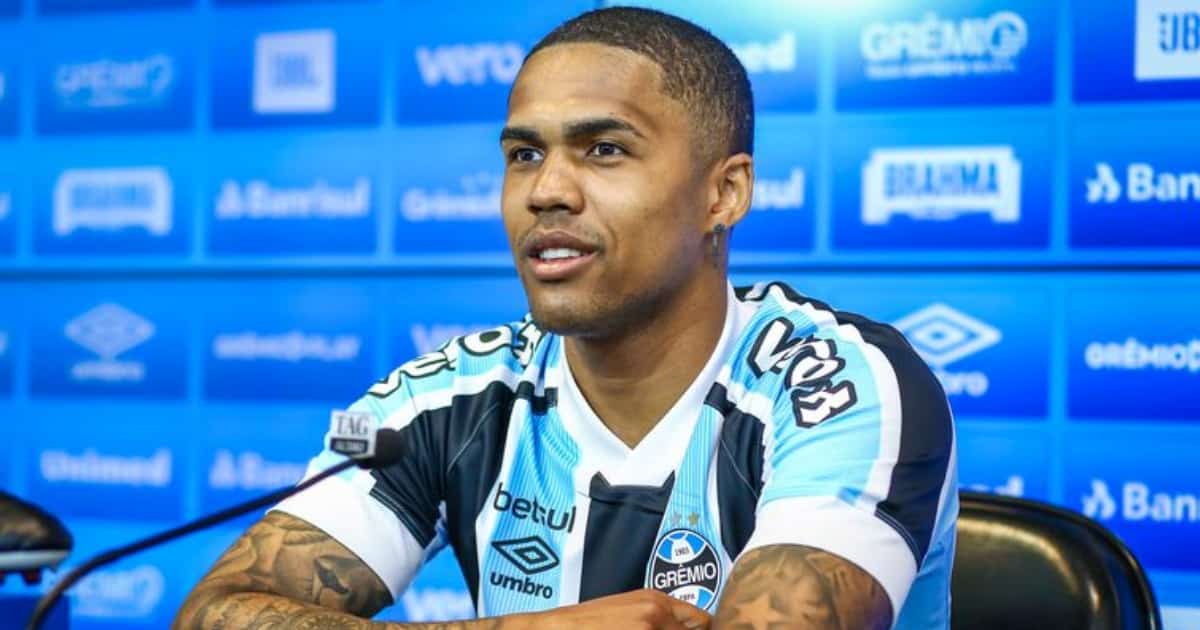 Douglas Costa entrevista no Grêmio.jpg