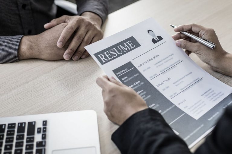 Aprenda como fazer um bom currículo de forma fácil - Foto Canva Pró