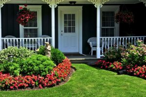 Confira 7 ideias para plantar um jardim na frente de casa - Reprodução: Canva