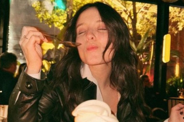 "Viver é muita coisa", diz Larissa Manoela. Foto: Reprodução Instagram